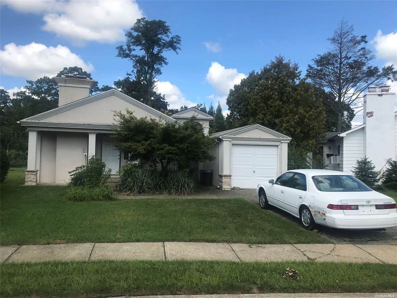 37 Raynham Drive - Photo 1