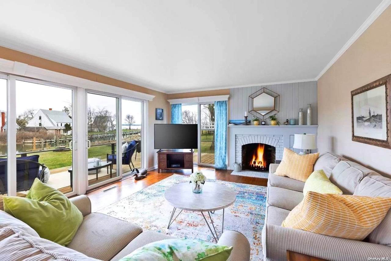 1605 Arshamomaque Avenue - Photo 1