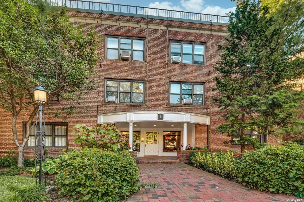 1 Townhouse Place - Photo 1