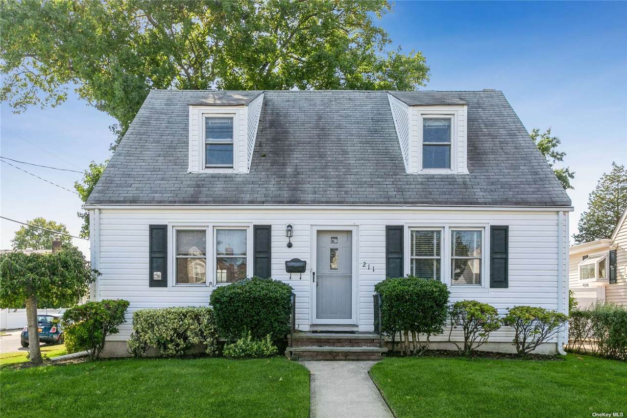 211 Barwick Boulevard - Photo 1