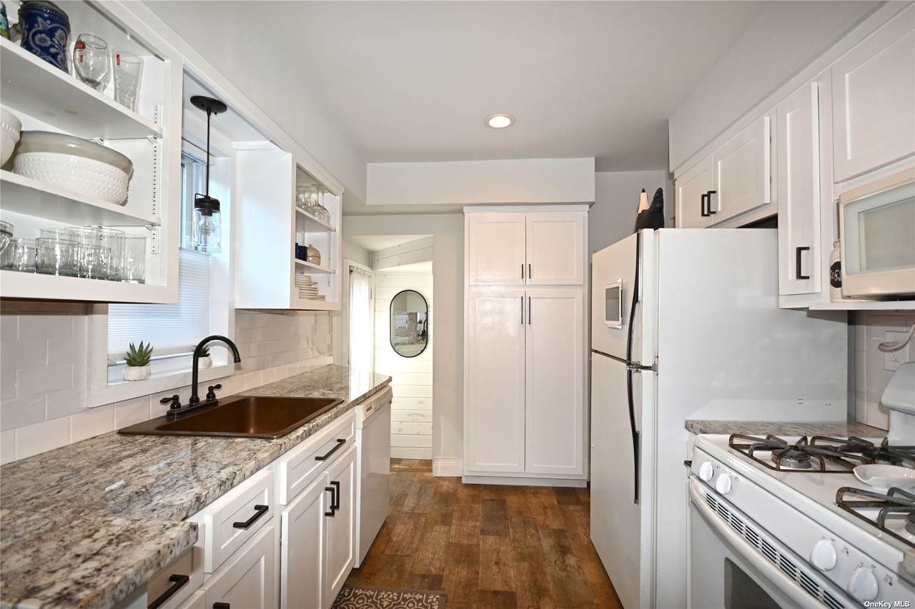 35 Redwood Road - Photo 1
