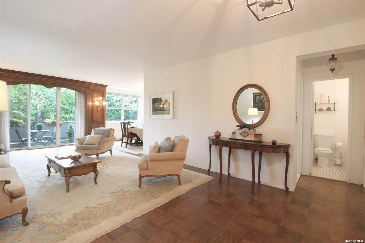 1 Kensington Gate - Photo 1
