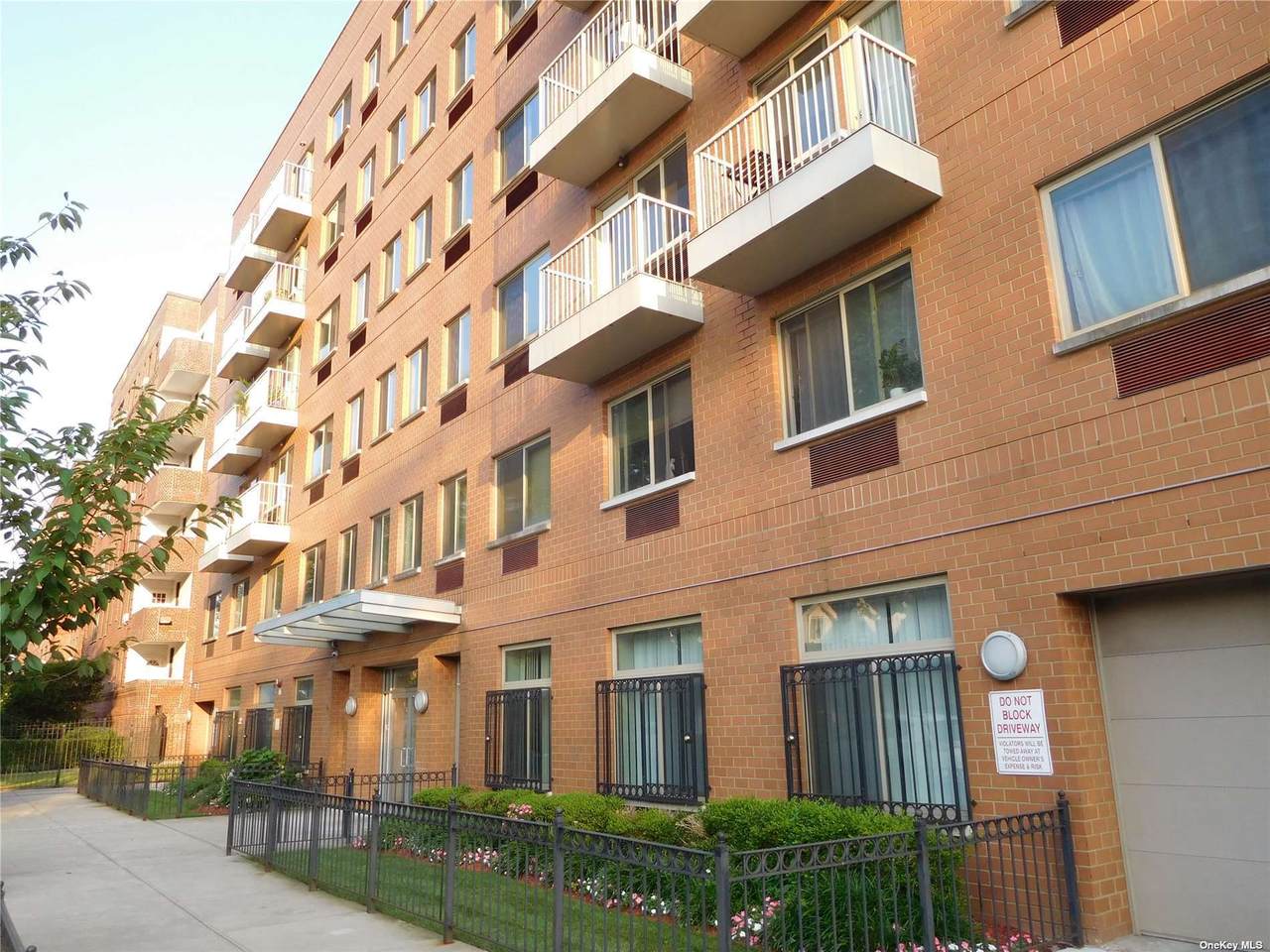 143-20 Hoover Ave - Photo 1