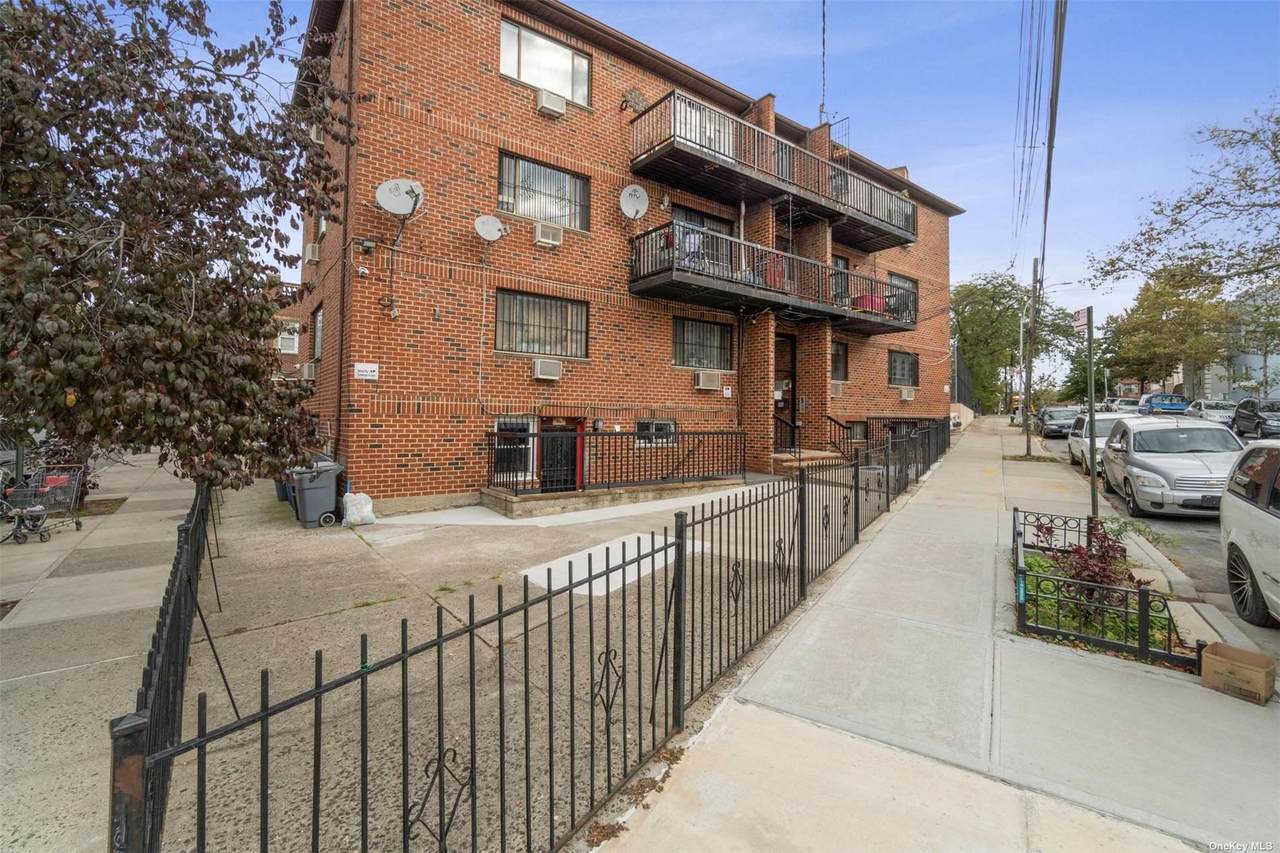 55-03 Van Doren Street - Photo 1