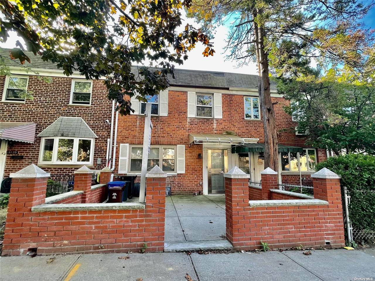 144-18 Melbourne Avenue - Photo 1