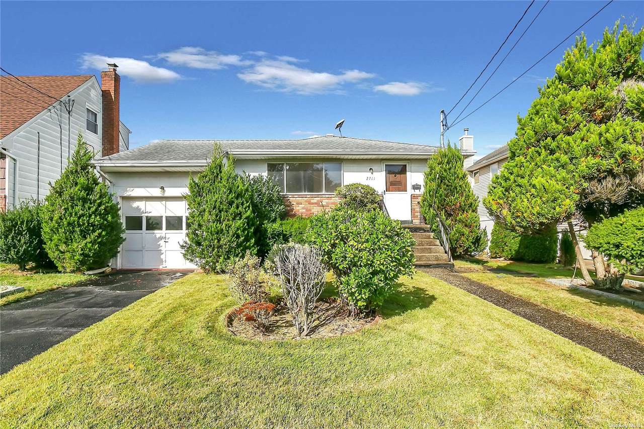 2711 Anthony Avenue - Photo 1