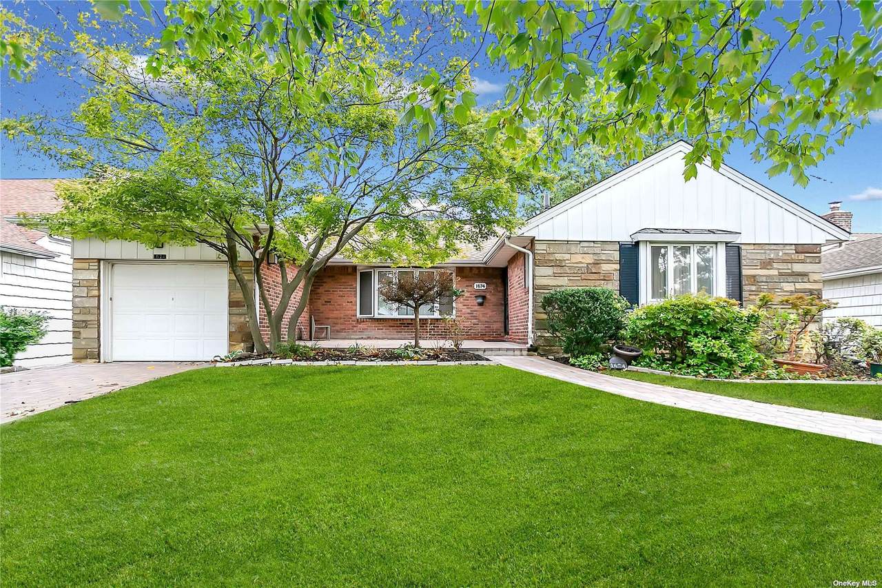 1674 Sherbourne Road - Photo 1