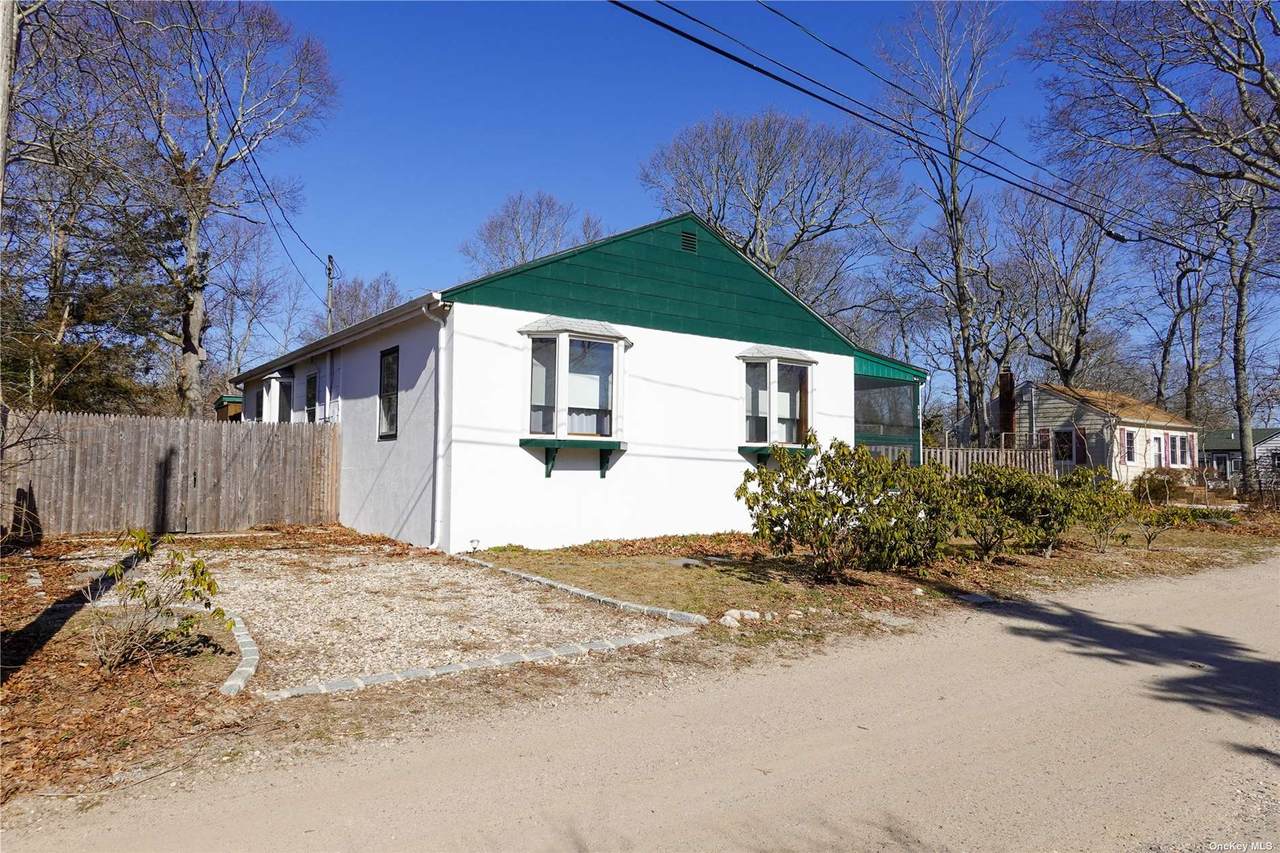 135 Bayberry Road - Photo 1