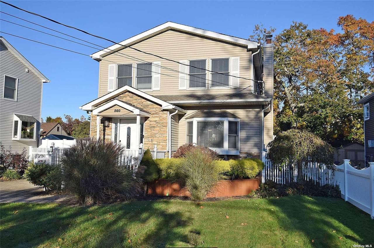 560 15th - Photo 1