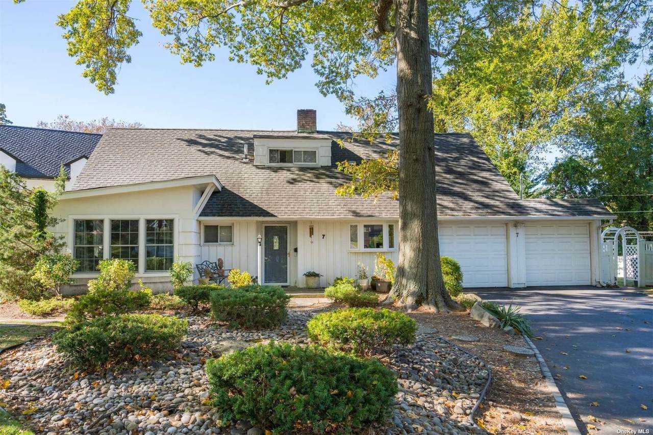 7 Center Dr - Photo 1