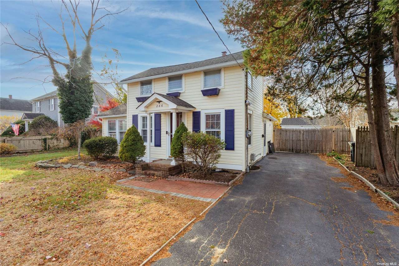 286 Bayport Avenue - Photo 1