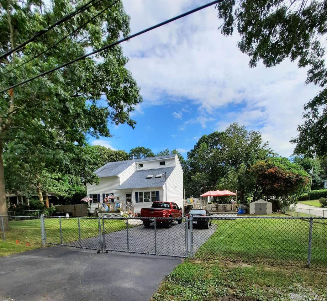 132 Shinnecock Avenue - Photo 1