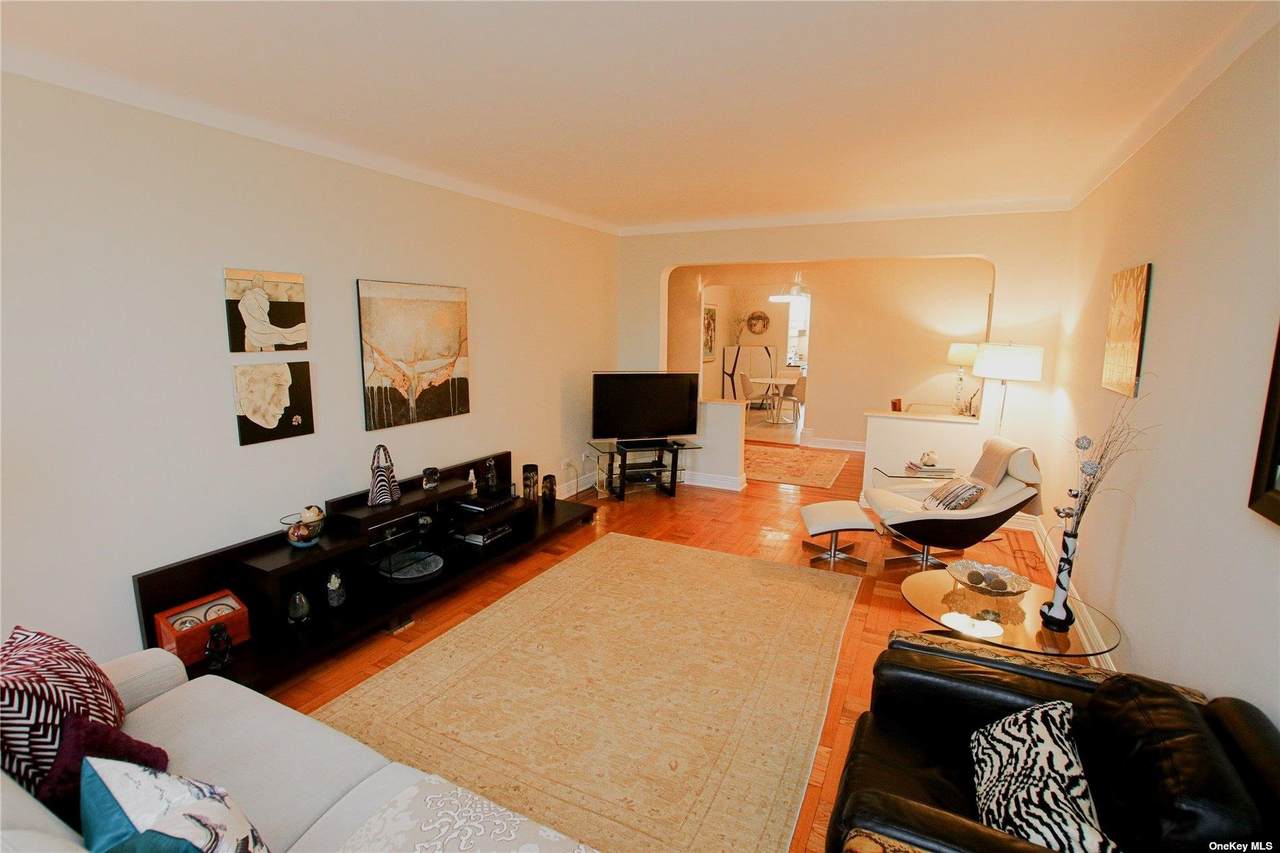 84-51 Beverly Road - Photo 1
