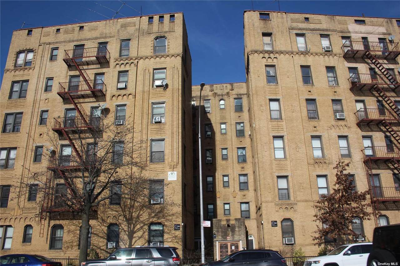 897 Empire Boulevard - Photo 1