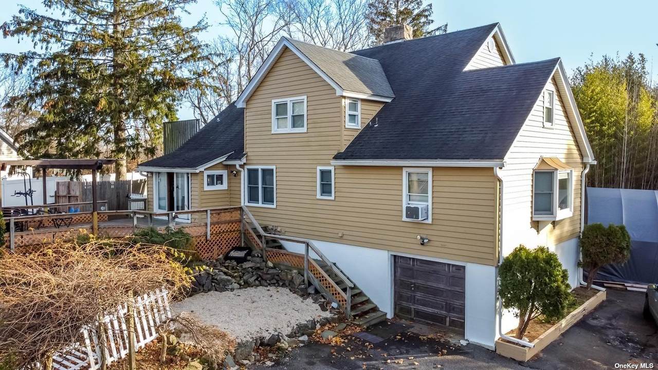 70 Old Riverhead Road - Photo 1