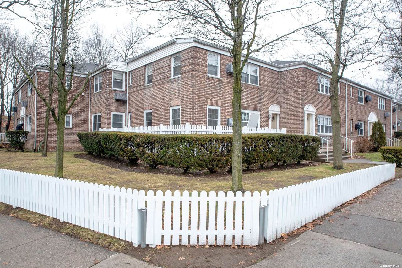 224-01 Kingsbury Avenue - Photo 1