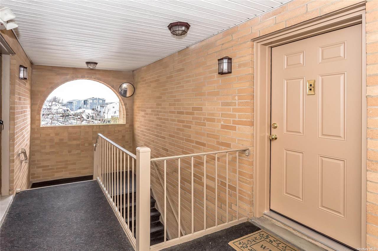 24 Florence Ave - Photo 1
