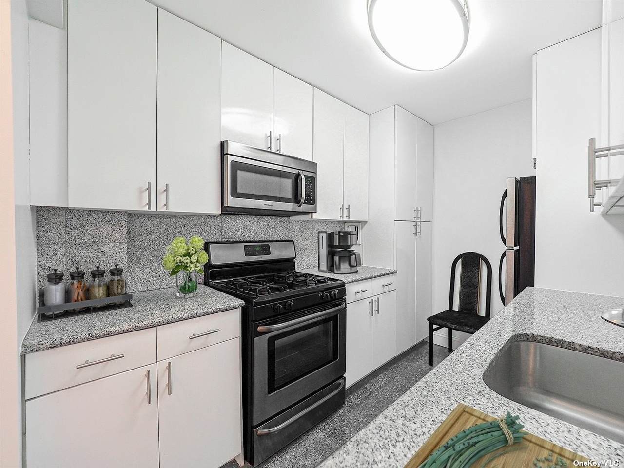 35-20 Leverich Street - Photo 1