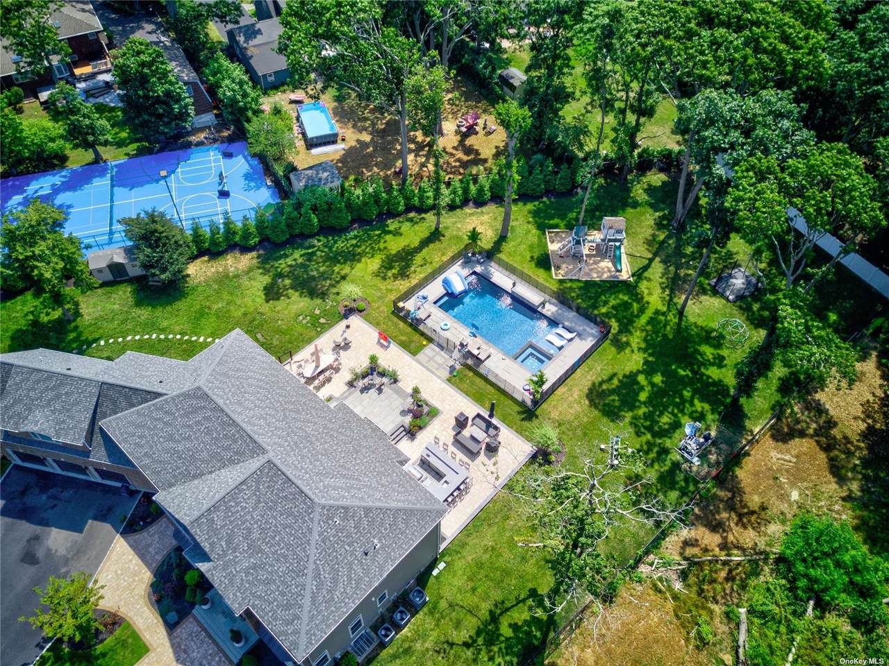 41 Huntting Lane - Photo 1