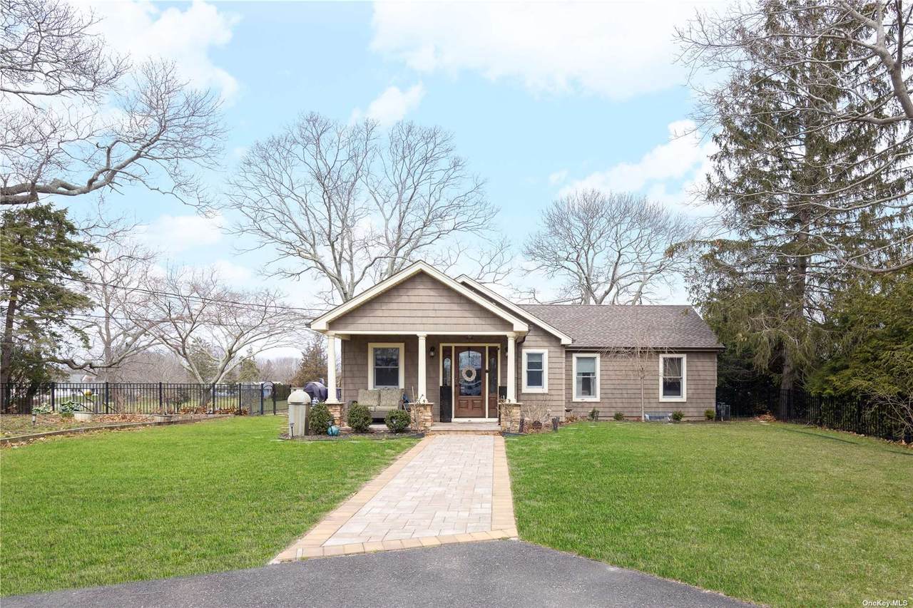 1425 Pine Neck Road - Photo 1