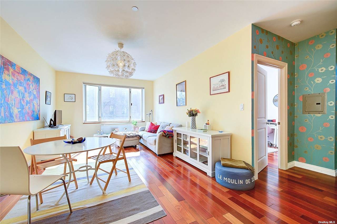 30-85 Vernon Boulevard - Photo 1