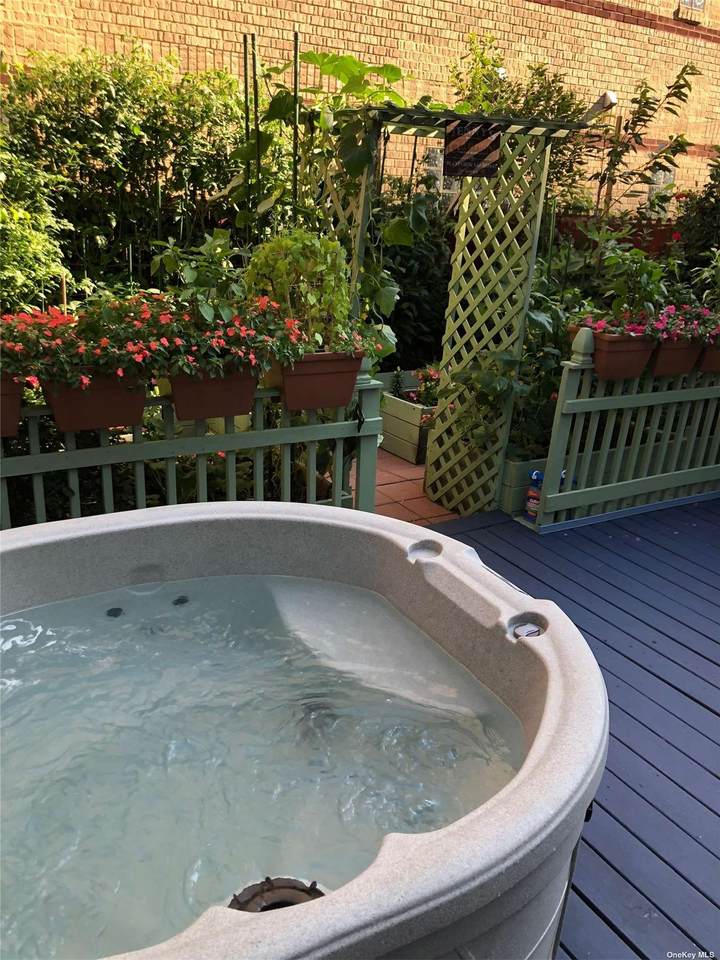 2485 Pitkin Ave Avenue - Photo 1