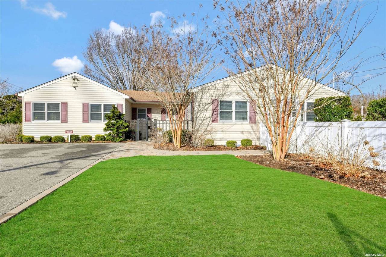 2 Gateway Drive - Photo 1