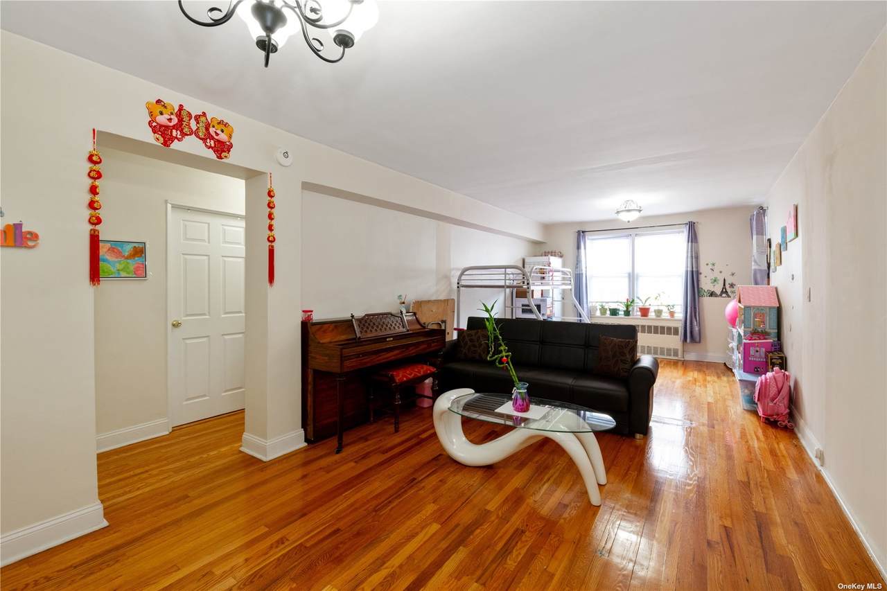 42-40 Bowne Street - Photo 1