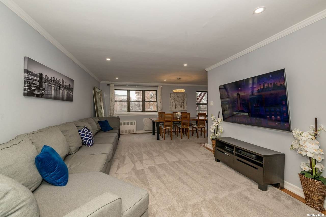 85-10 151 Avenue - Photo 1