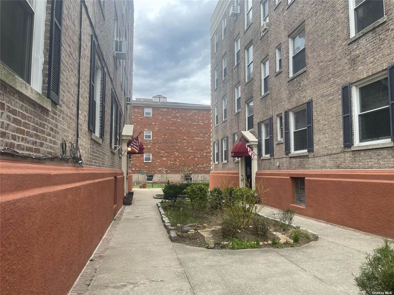 149-07 Sanford Ave - Photo 1