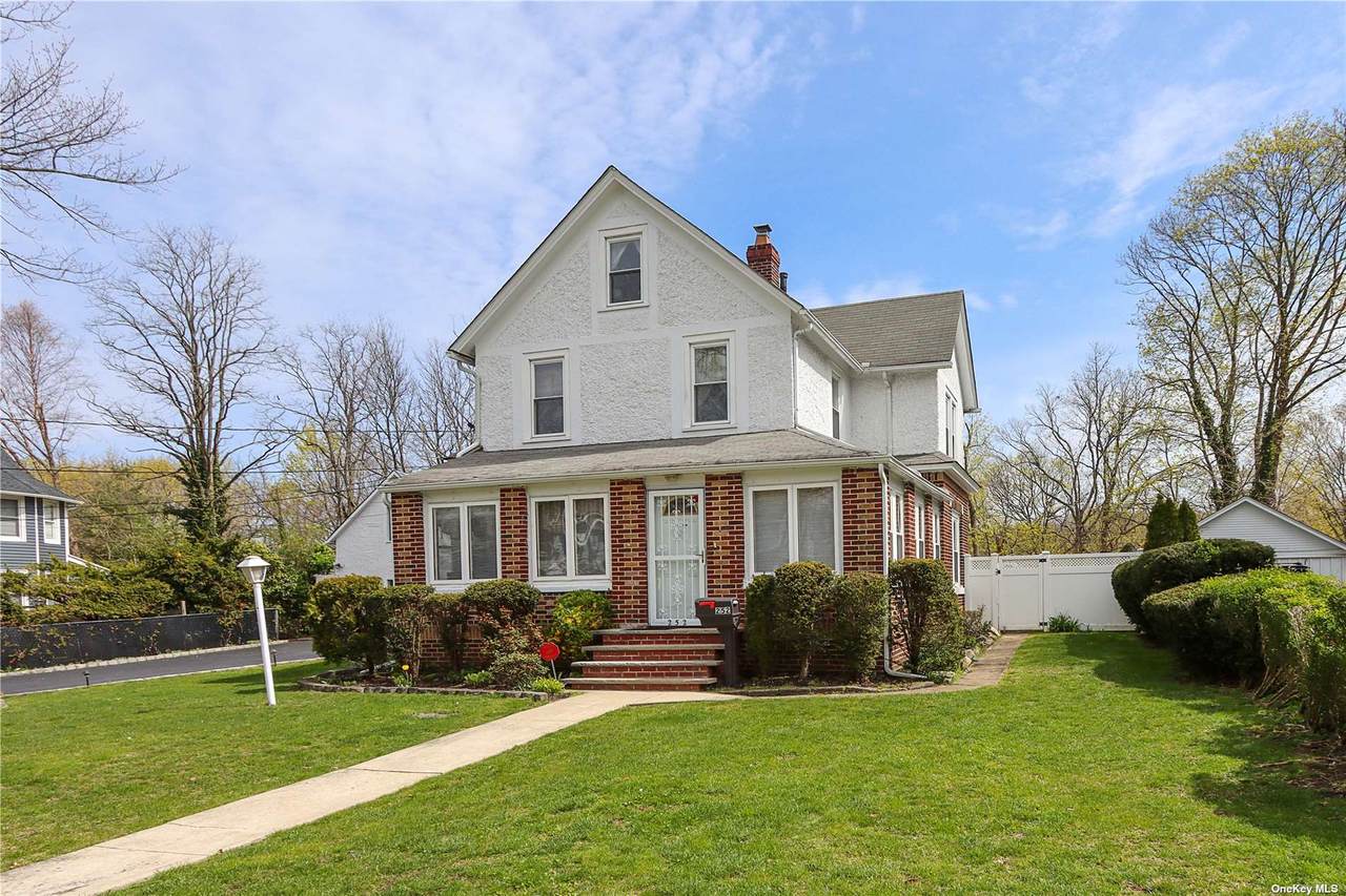 252 Nassau Road - Photo 1