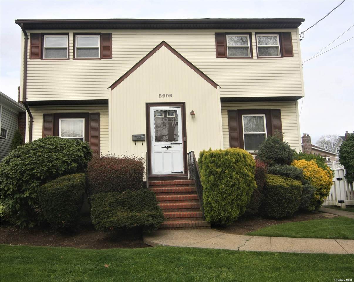 2009 Russell Street - Photo 1