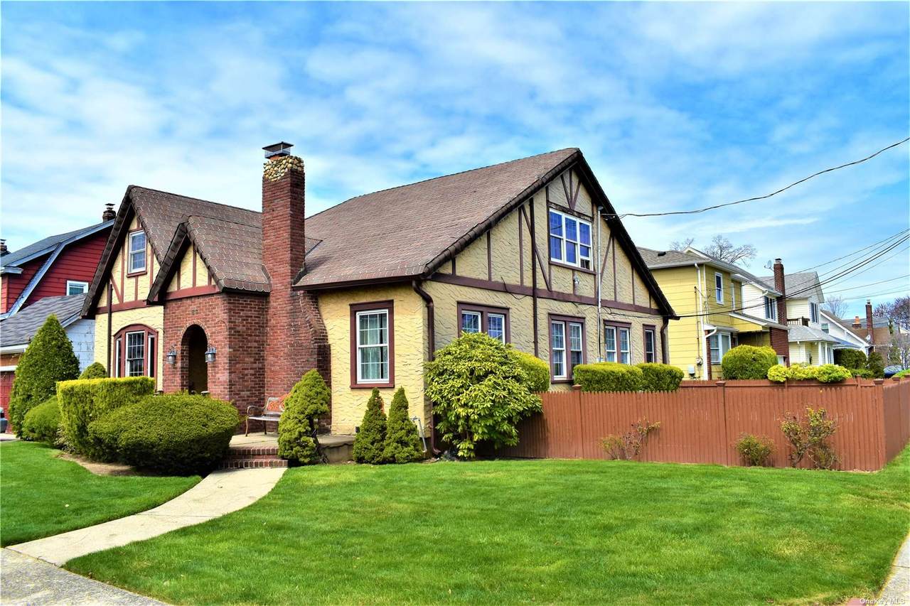 67 Lawrence Avenue - Photo 1