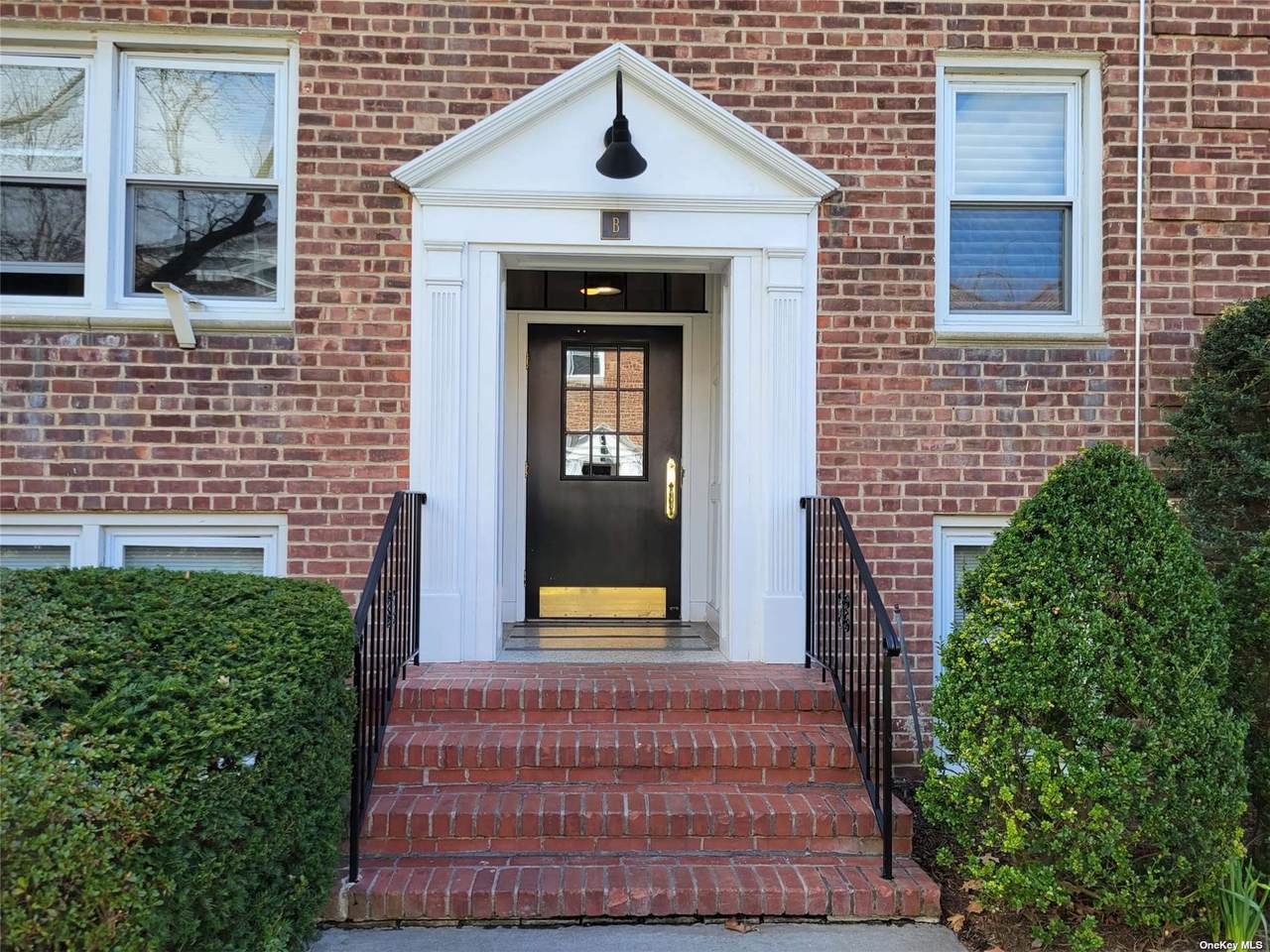 195 Village Avenue - Photo 1