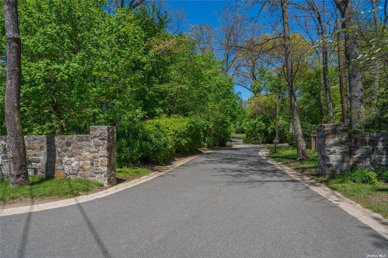10 Stonegate Lane - Photo 1