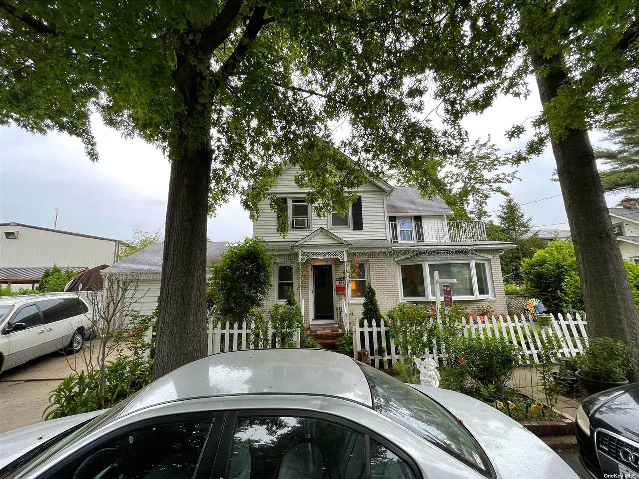 189 Schenck Avenue - Photo 1