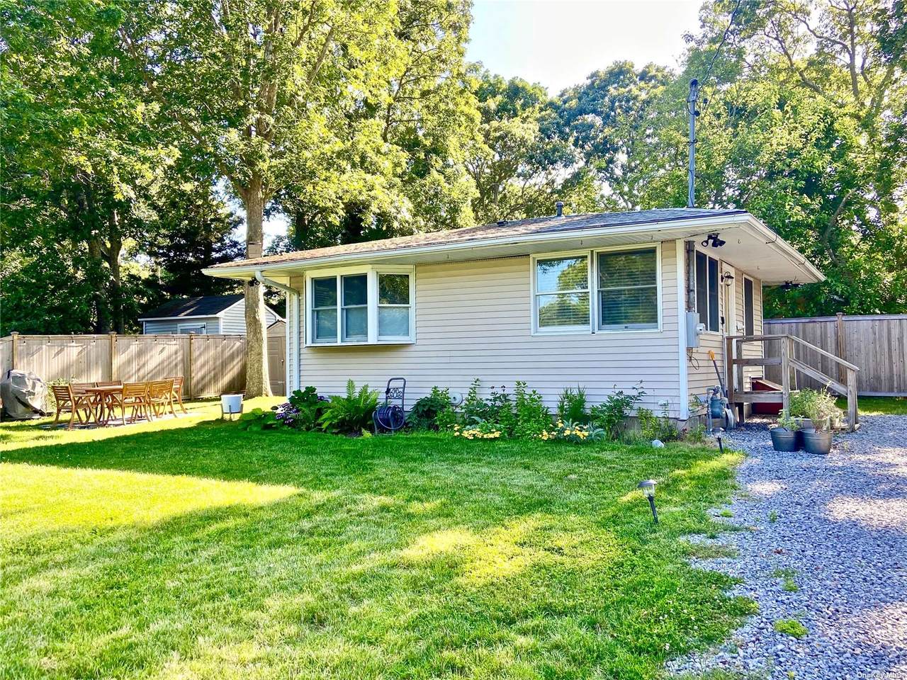 125 Royal Avenue - Photo 1