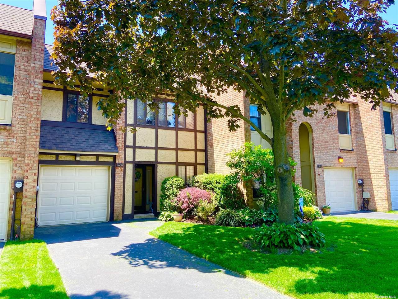 144 Southgate Circle - Photo 1