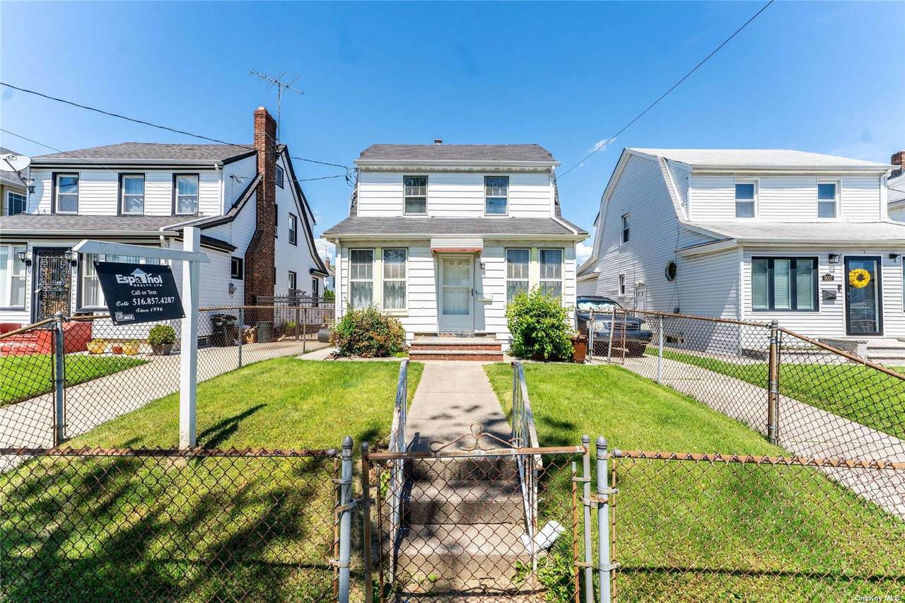 90-05 Vanderveer Street - Photo 1