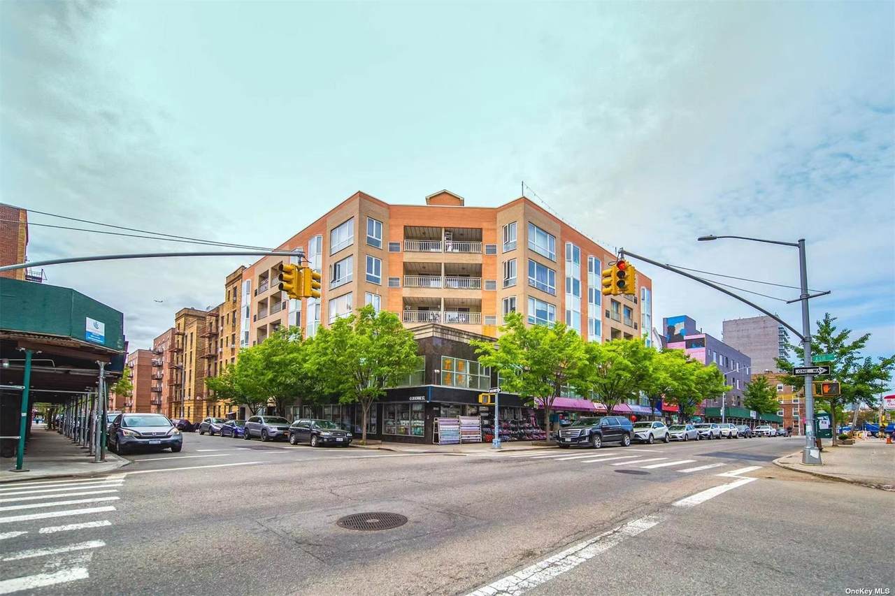 140-75 Ash Avenue - Photo 1