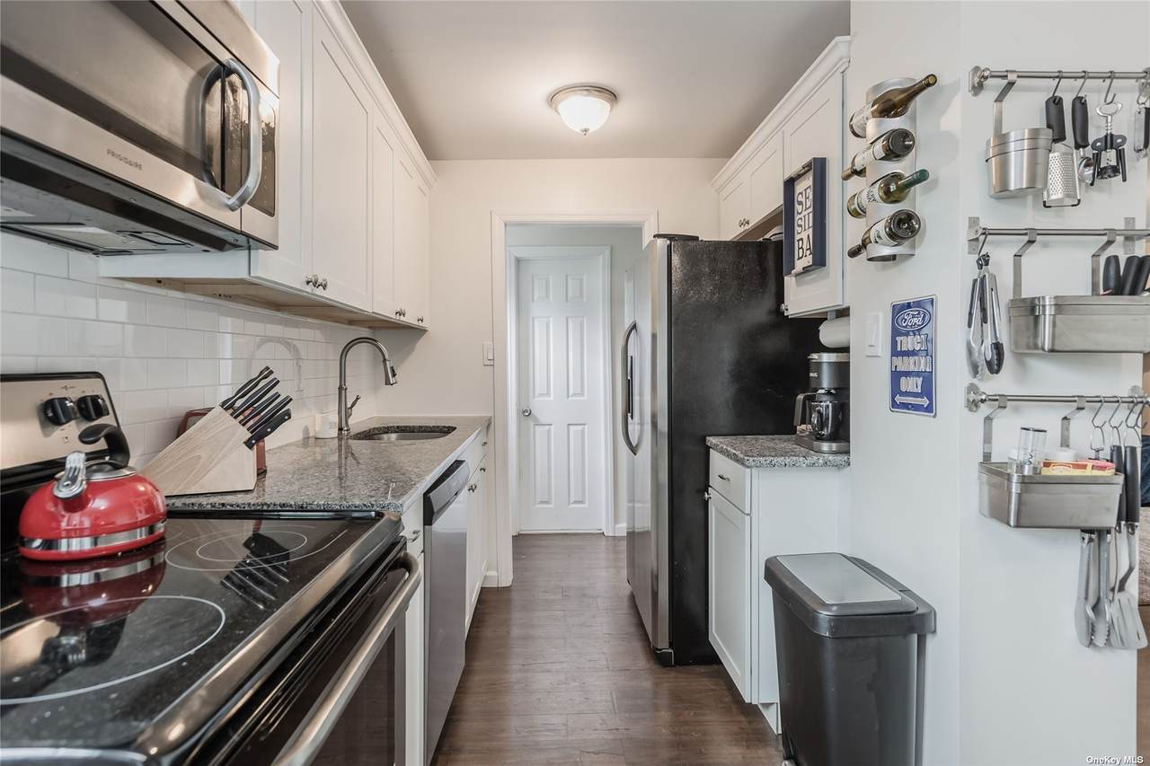 25 Bellaire Avenue - Photo 1