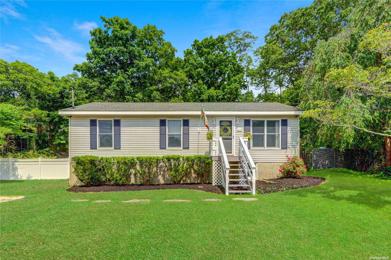 205 Washington Drive - Photo 1