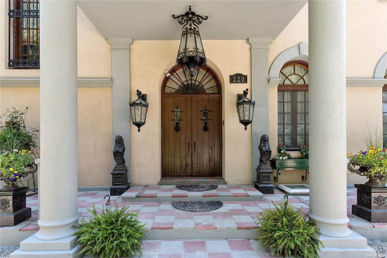220 Woodside Drive - Photo 1