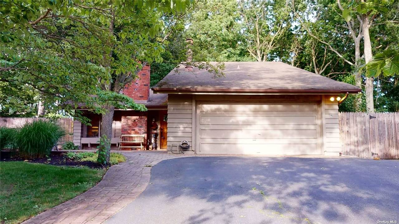 11 Felway Drive - Photo 1