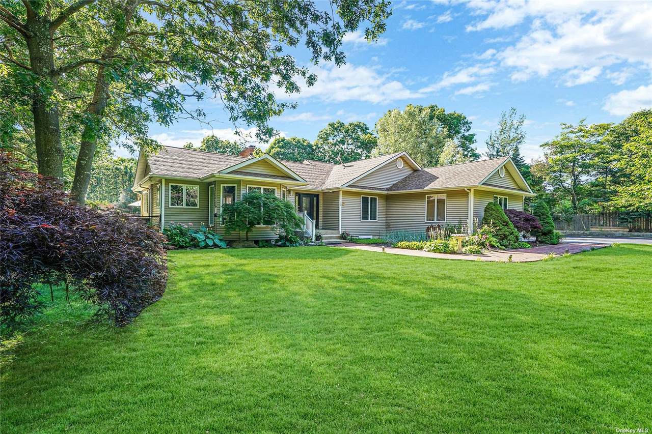 328 Wading River Road - Photo 1