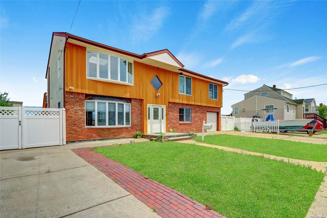 696 9th Street - Photo 1