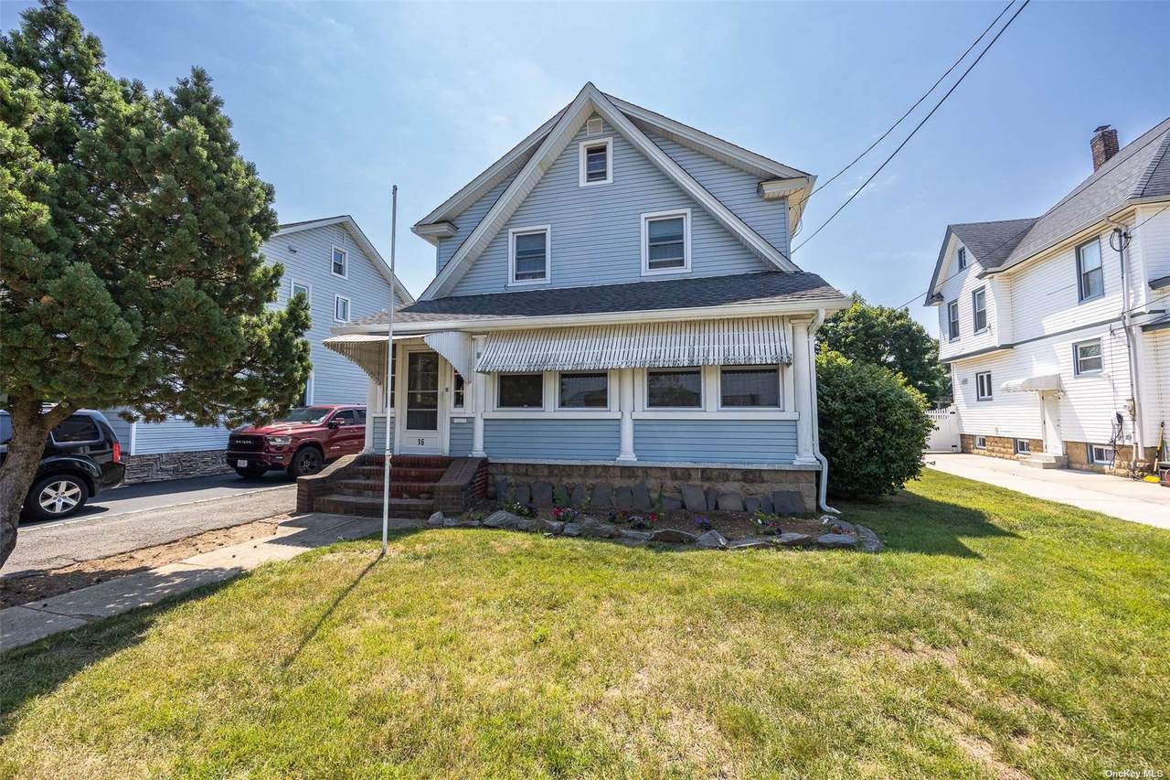 16 Raymond Avenue - Photo 1