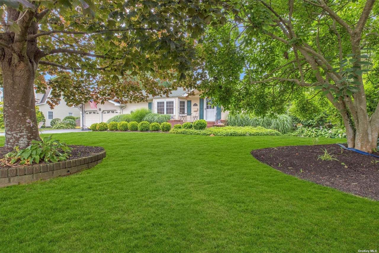 244 Connetquot Road - Photo 1