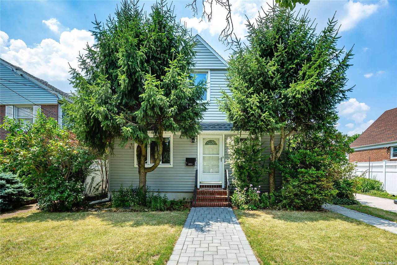 1011 1st Street - Photo 1