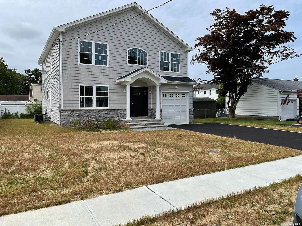 194 Queens Avenue - Photo 1